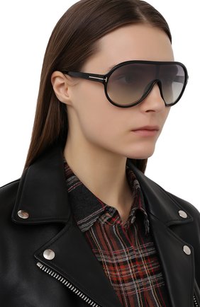 Женские солнцезащитные очки TOM FORD коричневого цвета по цене 31750 руб., арт. TF814 | Фото 2 Женские солнцезащитные очки TOM FORD коричневого цвета, арт. TF814 | Фото 2
