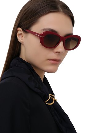 Женские солнцезащитные очки TOM FORD красного цвета по цене 27250 руб., арт. TF819 | Фото 2 Женские солнцезащитные очки TOM FORD красного цвета, арт. TF819 | Фото 2