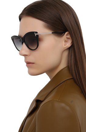 Женские солнцезащитные очки TOM FORD черного цвета по цене 34850 руб., арт. TF821 | Фото 2 Женские солнцезащитные очки TOM FORD черного цвета, арт. TF821 | Фото 2