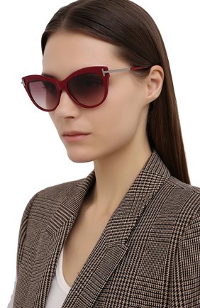 Женские солнцезащитные очки TOM FORD красного цвета по цене 34850 руб., арт. TF821 | Фото 2 Женские солнцезащитные очки TOM FORD красного цвета, арт. TF821 | Фото 2