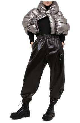 Женский пуховая куртка moncler + rick owens RICK OWENS серебряного цвета по цене 133000 руб., арт. MW20F0001/C0634 | Фото 2 Женский пуховая куртка moncler + rick owens RICK OWENS серебряного цвета, арт. MW20F0001/C0634 | Фото 2