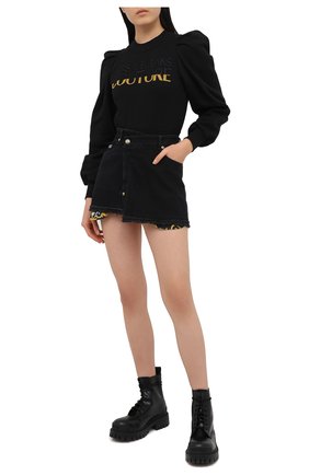 Женская хлопковый свитшот VERSACE JEANS COUTURE черного цвета по цене 21900 руб., арт. B6HZB791-ZDM301 L0G0/13998 | Фото 2 Женская хлопковый свитшот VERSACE JEANS COUTURE черного цвета, арт. B6HZB791-ZDM301 L0G0/13998 | Фото 2