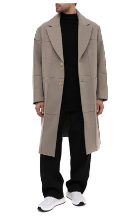 Мужской шерстяное пальто JACQUEMUS светло-серого цвета по цене 89950 руб., арт. 206C001/123850 | Фото 2 Мужской шерстяное пальто JACQUEMUS светло-серого цвета, арт. 206C001/123850 | Фото 2