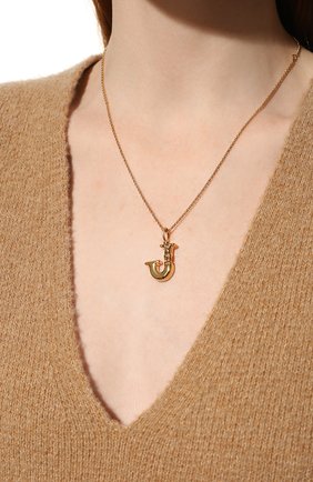 Женская подвеска на цепочке alphabet j CHLOÉ золотого цвета по цене 29950 руб., арт. CHC20SF02JCB7 | Фото 2 Женская подвеска на цепочке alphabet j CHLOÉ золотого цвета, арт. CHC20SF02JCB7 | Фото 2 (Материал: Металл)
