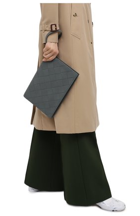 Женский клатч BOTTEGA VENETA голубого цвета по цене 124000 руб., арт. 629134/VCRU1 | Фото 2 Женский клатч BOTTEGA VENETA голубого цвета, арт. 629134/VCRU1 | Фото 2
