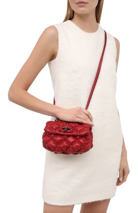 Женская сумка valentino garavani spikeme VALENTINO красного цвета по цене 155500 руб., арт. UW0B0H79/EFZ | Фото 2 Женская сумка valentino garavani spikeme VALENTINO красного цвета, арт. UW0B0H79/EFZ | Фото 2