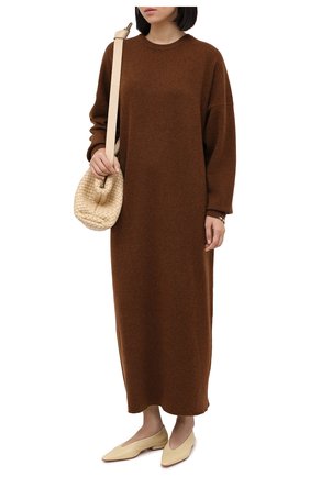 Женское кашемировое платье EXTREME CASHMERE коричневого цвета по цене 62200 руб., арт. 106/WEIRD | Фото 2 Женское кашемировое платье EXTREME CASHMERE коричневого цвета, арт. 106/WEIRD | Фото 2