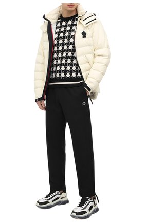 Мужская пуховая куртка MONCLER белого цвета по цене 131700 руб., арт. F2-09I-1B505-40-54AQS | Фото 2 Мужская пуховая куртка MONCLER белого цвета, арт. F2-09I-1B505-40-54AQS | Фото 2