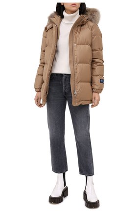 Женский пуховик WOOLRICH коричневого цвета по цене 137000 руб., арт. CFWW0U0353FR/UT2490 | Фото 2 Женский пуховик WOOLRICH коричневого цвета, арт. CFWW0U0353FR/UT2490 | Фото 2