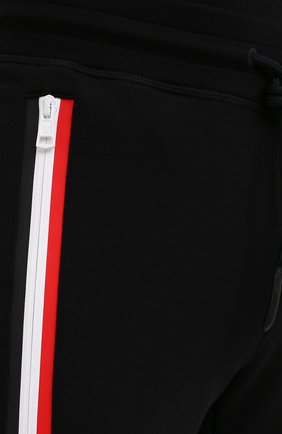 Мужские хлопковые джоггеры MONCLER черного цвета, арт. F2-091-8H710-00-V8148 | Фото 5 (Длина (брюки, джинсы): Стандартные; Материал внешний: Хлопок; Стили: Спорт-шик; Силуэт М (брюки): Джоггеры)