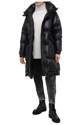 Женский пуховик MONCLER черного цвета по цене 161000 руб., арт. F2-098-1C500-00-539YL | Фото 2 Женский пуховик MONCLER черного цвета, арт. F2-098-1C500-00-539YL | Фото 2