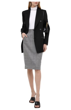 Женская юбка KITON черно-белого цвета по цене 152500 руб., арт. D50209S06304 | Фото 2 Женская юбка KITON черно-белого цвета, арт. D50209S06304 | Фото 2 (Материал внешний: Шелк, Шерсть, Кашемир; Длина Ж (юбки, платья, шорты): До колена; Материал подклада: Купро; Женское Кросс-КТ: Юбка-одежда, Юбка-карандаш; Стили: Классический; Региональные ограничения белый список (Axapta Mercury): RU)