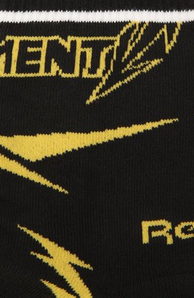 Женские хлопковые носки VETEMENTS черного цвета по цене 11250 руб., арт. UE51S0200B 1053/W | Фото 2 Женские хлопковые носки VETEMENTS черного цвета, арт. UE51S0200B 1053/W | Фото 2