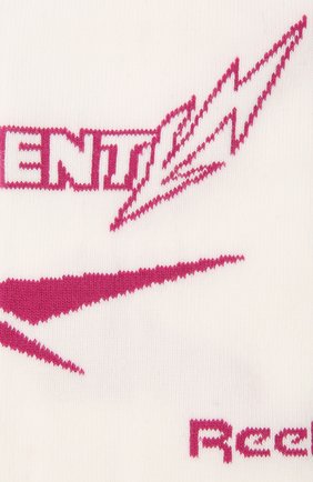 Женские хлопковые носки VETEMENTS белого цвета по цене 8735 руб., арт. UE51S0100W 1053/W | Фото 2 Женские хлопковые носки VETEMENTS белого цвета, арт. UE51S0100W 1053/W | Фото 2