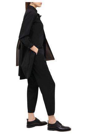Женские шерстяные брюки YOHJI YAMAMOTO черного цвета по цене 58300 руб., арт. NR-P02-100 | Фото 2 Женские шерстяные брюки YOHJI YAMAMOTO черного цвета, арт. NR-P02-100 | Фото 2