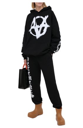 Женский хлопковое худи VETEMENTS черного цвета по цене 72600 руб., арт. UE51TR650B 1601/W | Фото 2 Женский хлопковое худи VETEMENTS черного цвета, арт. UE51TR650B 1601/W | Фото 2