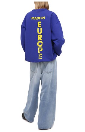 Женская хлопковый свитшот VETEMENTS синего цвета по цене 54650 руб., арт. UE51TR670R 1613/W | Фото 2 Женская хлопковый свитшот VETEMENTS синего цвета, арт. UE51TR670R 1613/W | Фото 2