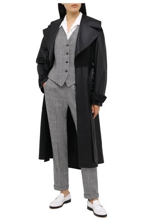 Женский жилет KITON черно-белого цвета по цене 169500 руб., арт. D47456S06304 | Фото 2 Женский жилет KITON черно-белого цвета, арт. D47456S06304 | Фото 2 (Материал подклада: Шелк; Длина (верхняя одежда): Короткие; Материал внешний: Шелк, Шерсть, Кашемир; Стили: Классический; Женское Кросс-КТ: Жилет-одежда; Региональные ограничения белый список (Axapta Mercury): RU)