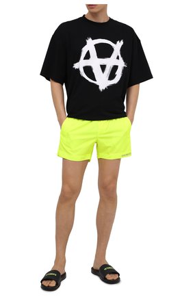 Мужские шлепанцы VETEMENTS черного цвета по цене 27300 руб., арт. UE51FL200B 1387/M | Фото 2 Мужские шлепанцы VETEMENTS черного цвета, арт. UE51FL200B 1387/M | Фото 2