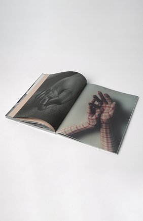 Журнал a magazine n° 21 JIL SANDER белого цвета по цене 2300 руб., арт. JSWR990001-WR770008/A-MAGAZINE/20E JSW | Фото 2 Журнал a magazine n° 21 JIL SANDER белого цвета, арт. JSWR990001-WR770008/A-MAGAZINE/20E JSW | Фото 2