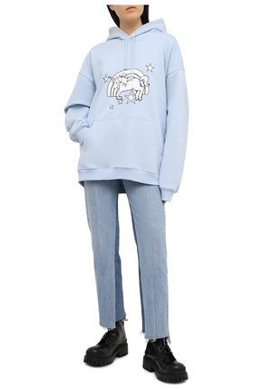 Женский хлопковое худи VETEMENTS голубого цвета по цене 78250 руб., арт. UE51TR400X 1601/W | Фото 2 Женский хлопковое худи VETEMENTS голубого цвета, арт. UE51TR400X 1601/W | Фото 2