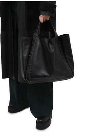 Женский сумка-шопер valentino garavani atelier VALENTINO черного цвета по цене 267500 руб., арт. UW0B0H85/GXU | Фото 2 Женский сумка-шопер valentino garavani atelier VALENTINO черного цвета, арт. UW0B0H85/GXU | Фото 2