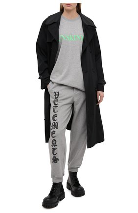 Женская хлопковая футболка VETEMENTS серого цвета по цене 29800 руб., арт. UE51TR600G 1600/W | Фото 2 Женская хлопковая футболка VETEMENTS серого цвета, арт. UE51TR600G 1600/W | Фото 2
