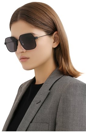 Женские солнцезащитные очки BOTTEGA VENETA серого цвета, арт. BV1047S 001 | Фото 2 (Тип очков: С/з; Региональные ограничения белый список (Axapta Mercury): RU; Оптика Гендер: оптика-женское; Очки форма: Квадратные)