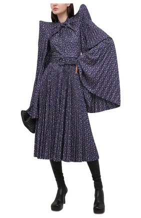 Женское платье BALENCIAGA синего цвета по цене 545500 руб., арт. 642185/TJLQ8 | Фото 2 Женское платье BALENCIAGA синего цвета, арт. 642185/TJLQ8 | Фото 2 (Рукава: Длинные; Длина Ж (юбки, платья, шорты): Миди; Материал подклада: Синтетический материал; Материал внешний: Синтетический материал; Женское Кросс-КТ: Платье-одежда; Случай: Вечерний; Стили: Ретро)