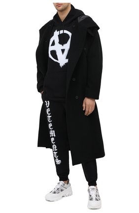 Мужской хлопковое худи VETEMENTS черного цвета по цене 72600 руб., арт. UE51TR650B 1601/M | Фото 2 Мужской хлопковое худи VETEMENTS черного цвета, арт. UE51TR650B 1601/M | Фото 2