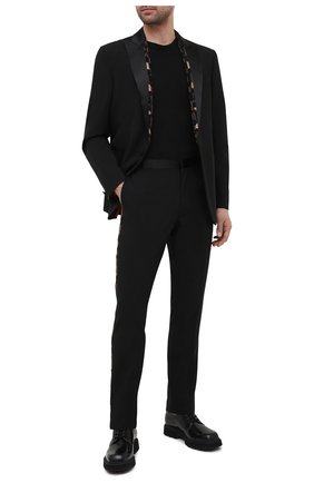 Мужской шерстяной пиджак VERSACE черного цвета по цене 527500 руб., арт. A87331/A232388 | Фото 2 Мужской шерстяной пиджак VERSACE черного цвета, арт. A87331/A232388 | Фото 2 (Рукава: Длинные; Материал подклада: Купро; Материал внешний: Шерсть; Длина (для топов): Стандартные; Пиджаки М: Прямой; 1-2-бортные: Однобортные; Стили: Классический)