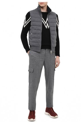 Мужской пуховый двусторонний жилет MONCLER серого цвета по цене 74200 руб., арт. F2-091-8G517-00-V8160 | Фото 2 Мужской пуховый двусторонний жилет MONCLER серого цвета, арт. F2-091-8G517-00-V8160 | Фото 2