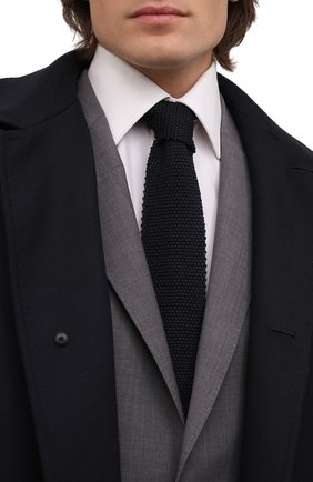 Мужской шелковый галстук BRUNELLO CUCINELLI темно-синего цвета по цене 20900 руб., арт. MQ8780018 | Фото 2 Мужской шелковый галстук BRUNELLO CUCINELLI темно-синего цвета, арт. MQ8780018 | Фото 2 (Материал: Текстиль, Шелк; Принт: Без принта)
