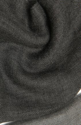 Мужской шарф из кашемира и шелка BRUNELLO CUCINELLI серого цвета, арт. MSC606AV | Фото 2 (Материал: Кашемир, Шерсть, Текстиль; Кросс-КТ: кашемир; Мужское Кросс-КТ: Шарфы - с бахромой)