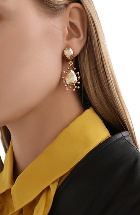 Женские клипсы OSCAR DE LA RENTA золотого цвета по цене 38350 руб., арт. P20J132CGS | Фото 2 Женские клипсы OSCAR DE LA RENTA золотого цвета, арт. P20J132CGS | Фото 2