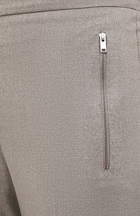 Женские шерстяные брюки STELLA MCCARTNEY серого цвета, арт. 601806/SNB53 | Фото 5 (Материал внешний: Шерсть; Женское Кросс-КТ: Брюки-одежда; Силуэт Ж (брюки и джинсы): Прямые; Региональные ограничения белый список (Axapta Mercury): RU; Длина (брюки, джинсы): Укороченные; Стили: Кэжуэл)