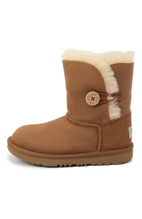 Детские угги bailey button ii UGG коричневого цвета по цене 14750 руб., арт. 1017400K_CHE | Фото 2 Детские угги bailey button ii UGG коричневого цвета, арт. 1017400K_CHE | Фото 2 (Материал утеплителя: Шерсть, Натуральный мех; Материал внешний: Замша; Кросс-КТ: полусапоги)