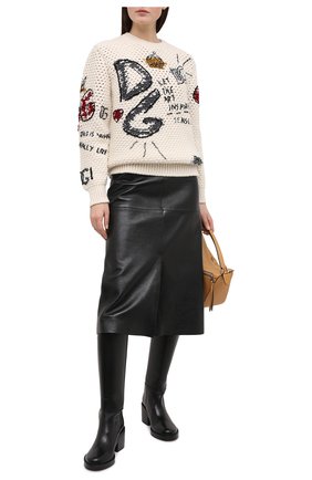 Женский свитер DOLCE & GABBANA светло-бежевого цвета по цене 186000 руб., арт. FX204Z/JAM5W | Фото 2 Женский свитер DOLCE & GABBANA светло-бежевого цвета, арт. FX204Z/JAM5W | Фото 2 (Рукава: Длинные; Длина (для топов): Стандартные; Материал внешний: Шерсть; Женское Кросс-КТ: Свитер-одежда; Стили: Кэжуэл)