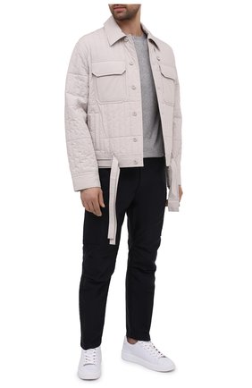 Мужская хлопковая футболка TOM FORD серого цвета по цене 27750 руб., арт. BW402/TFJ957 | Фото 2 Мужская хлопковая футболка TOM FORD серого цвета, арт. BW402/TFJ957 | Фото 2 (Принт: Без принта; Рукава: Короткие; Длина (для топов): Стандартные; Мужское Кросс-КТ: Футболка-одежда; Материал внешний: Хлопок; Стили: Кэжуэл)