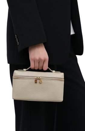 Женская сумка из кожи варана LORO PIANA светло-серого цвета по цене 153500 руб., арт. FAL2423/VSAL | Фото 2 Женская сумка из кожи варана LORO PIANA светло-серого цвета, арт. FAL2423/VSAL | Фото 2