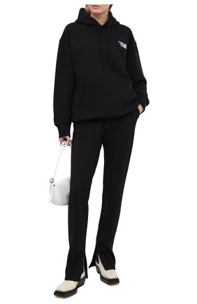 Женский хлопковое худи VETEMENTS черного цвета по цене 58350 руб., арт. UE51TR730B 1604/W | Фото 2 Женский хлопковое худи VETEMENTS черного цвета, арт. UE51TR730B 1604/W | Фото 2