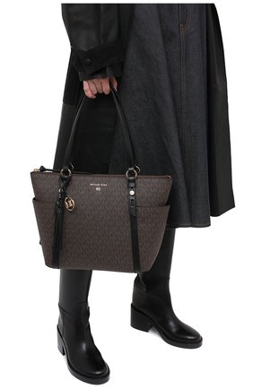 Женский сумка-шопер nomad MICHAEL MICHAEL KORS коричневого цвета по цене 23000 руб., арт. 30T0GNXT2B | Фото 2 Женский сумка-шопер nomad MICHAEL MICHAEL KORS коричневого цвета, арт. 30T0GNXT2B | Фото 2