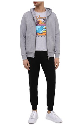 Мужская хлопковая футболка BALMAIN серого цвета по цене 26050 руб., арт. VH1EF000/G026 | Фото 2 Мужская хлопковая футболка BALMAIN серого цвета, арт. VH1EF000/G026 | Фото 2