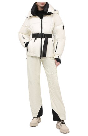Женская пуховая куртка MONCLER GRENOBLE кремвого цвета по цене 134000 руб., арт. F2-09G-1A501-40-53A1P | Фото 2 Женская пуховая куртка MONCLER GRENOBLE кремвого цвета, арт. F2-09G-1A501-40-53A1P | Фото 2