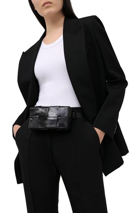 Мужская кожаная поясная сумка BOTTEGA VENETA черного цвета по цене 89950 руб., арт. 651053/VCQ72 | Фото 2 Мужская кожаная поясная сумка BOTTEGA VENETA черного цвета, арт. 651053/VCQ72 | Фото 2