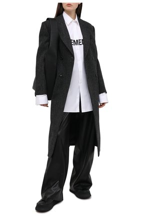 Женская хлопковая рубашка VETEMENTS белого цвета по цене 63350 руб., арт. UE51SH300W 1004/W | Фото 2 Женская хлопковая рубашка VETEMENTS белого цвета, арт. UE51SH300W 1004/W | Фото 2