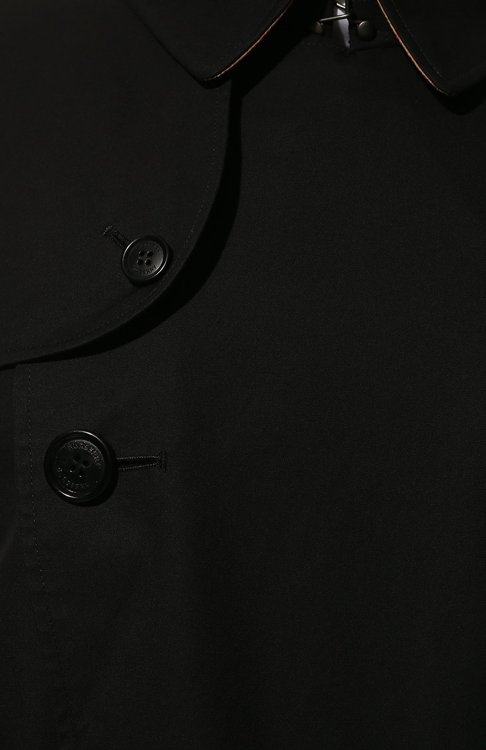 Мужской хлопковый тренч BURBERRY черного цвета, арт. 8028082 | Фото 5 (Мужское Кросс-КТ: Тренчкот-верхняя одежда; Рукава: Длинные; Длина (верхняя одежда): До середины бедра; Материал внешний: Хлопок; Материал подклада: Хлопок; Стили: Кэжуэл)