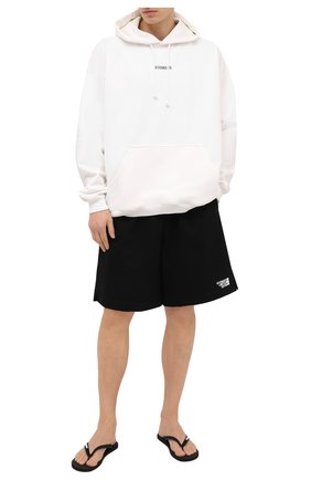 Мужские шлепанцы VETEMENTS черного цвета по цене 24600 руб., арт. UE51FL100W 1387/M | Фото 2 Мужские шлепанцы VETEMENTS черного цвета, арт. UE51FL100W 1387/M | Фото 2
