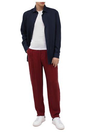 Мужская льняная рубашка GIORGIO ARMANI темно-синего цвета по цене 27150 руб., арт. 8WGCCZMC/TZ256 | Фото 2 Мужская льняная рубашка GIORGIO ARMANI темно-синего цвета, арт. 8WGCCZMC/TZ256 | Фото 2 (Манжеты: На пуговицах; Рукава: Длинные; Случай: Повседневный; Длина (для топов): Стандартные; Мужское Кросс-КТ: Рубашка-одежда; Стили: Кэжуэл; Принт: Однотонные; Материал внешний: Лен; Рубашки М: Regular Fit; Воротник: Кент)