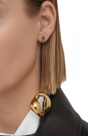 Женские серьги CHLOÉ золотого цвета по цене 33450 руб., арт. CHC20WFE92CP8 | Фото 2 Женские серьги CHLOÉ золотого цвета, арт. CHC20WFE92CP8 | Фото 2 (Материал: Металл)